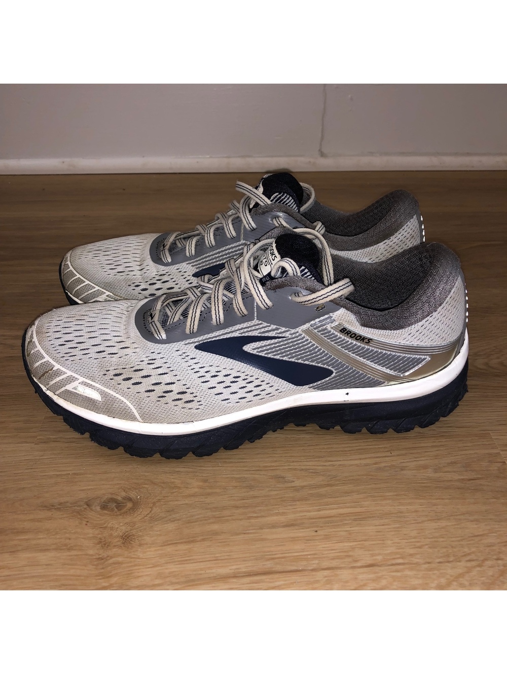 BROOKS ADRENALINE GTS 18 SILVER GRAY BLUE WHITE RUNNING SNEAKERS MENS SIZE 9